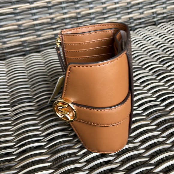 MICHAEL KORS CARMEN MEDIUM LOGO AND FAUX LEATHER WALLET BROWN - Picture 10 of 16